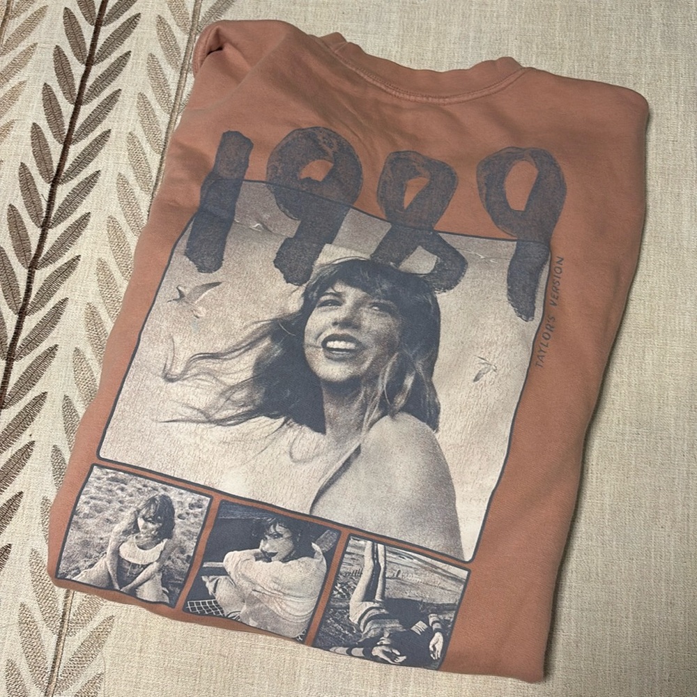 Taylor swift 1989 sweatshirt (official merch)